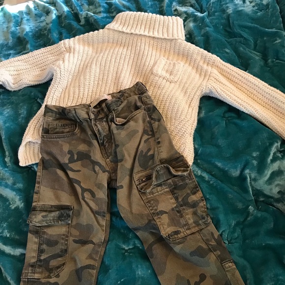 Zara girls size camouflage jeans with Zara sweater - Picture 4 of 4